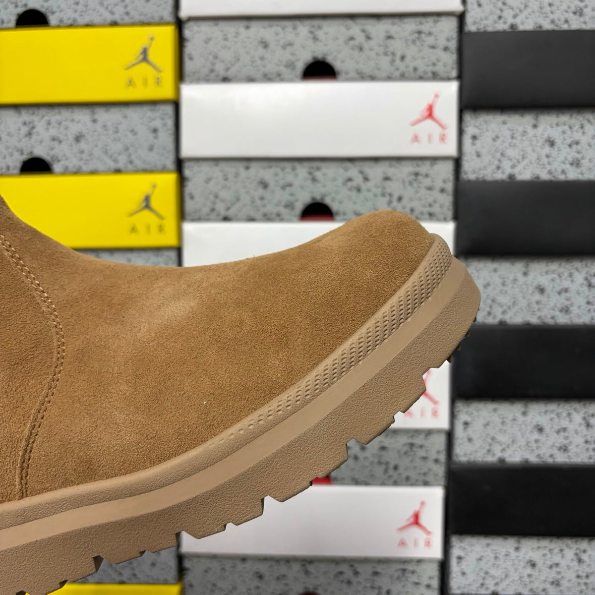 UGG Chelsea Boot – Suede Pull-On Ankle Boot with Contrast Elastic Gusset, Shearling Lining & Chunky Lug Sole in Wheat