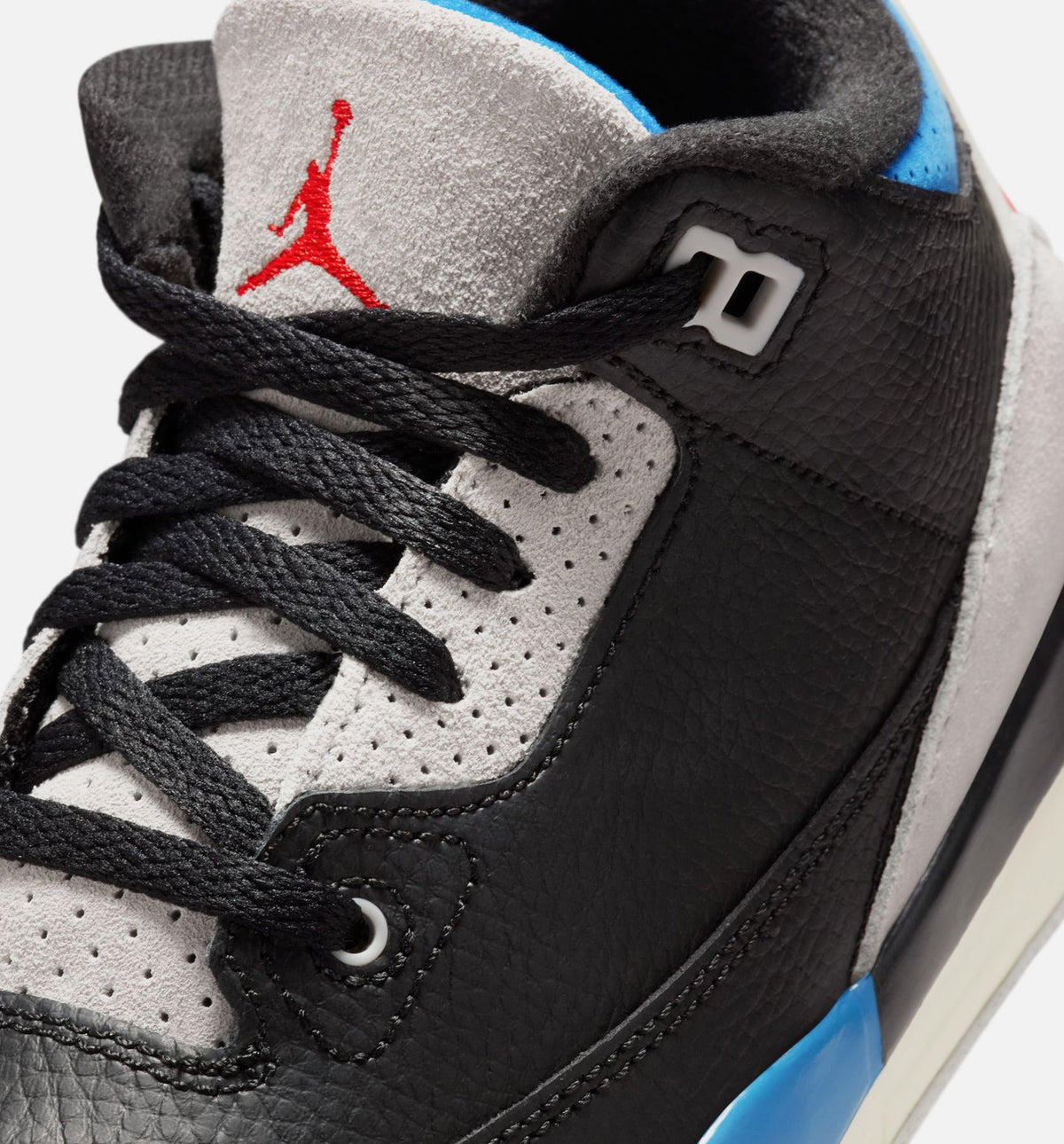 Air Jordan 3 Retro OG Rare Air – Preschool Lifestyle Shoe in Black/Chile Red/Neutral Grey
