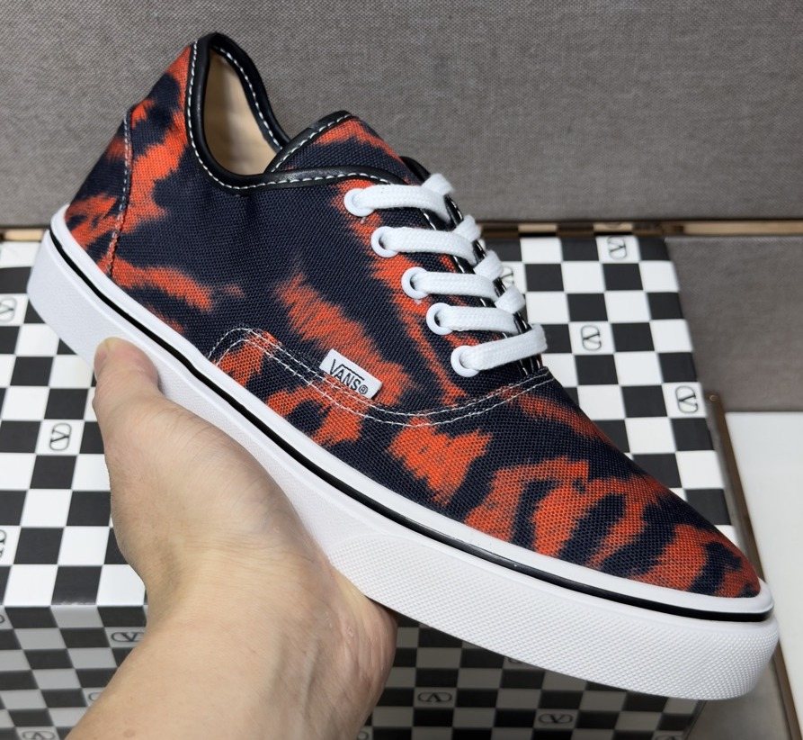 Vans Men's Navy Orange Stripe Low-Top Sneakers